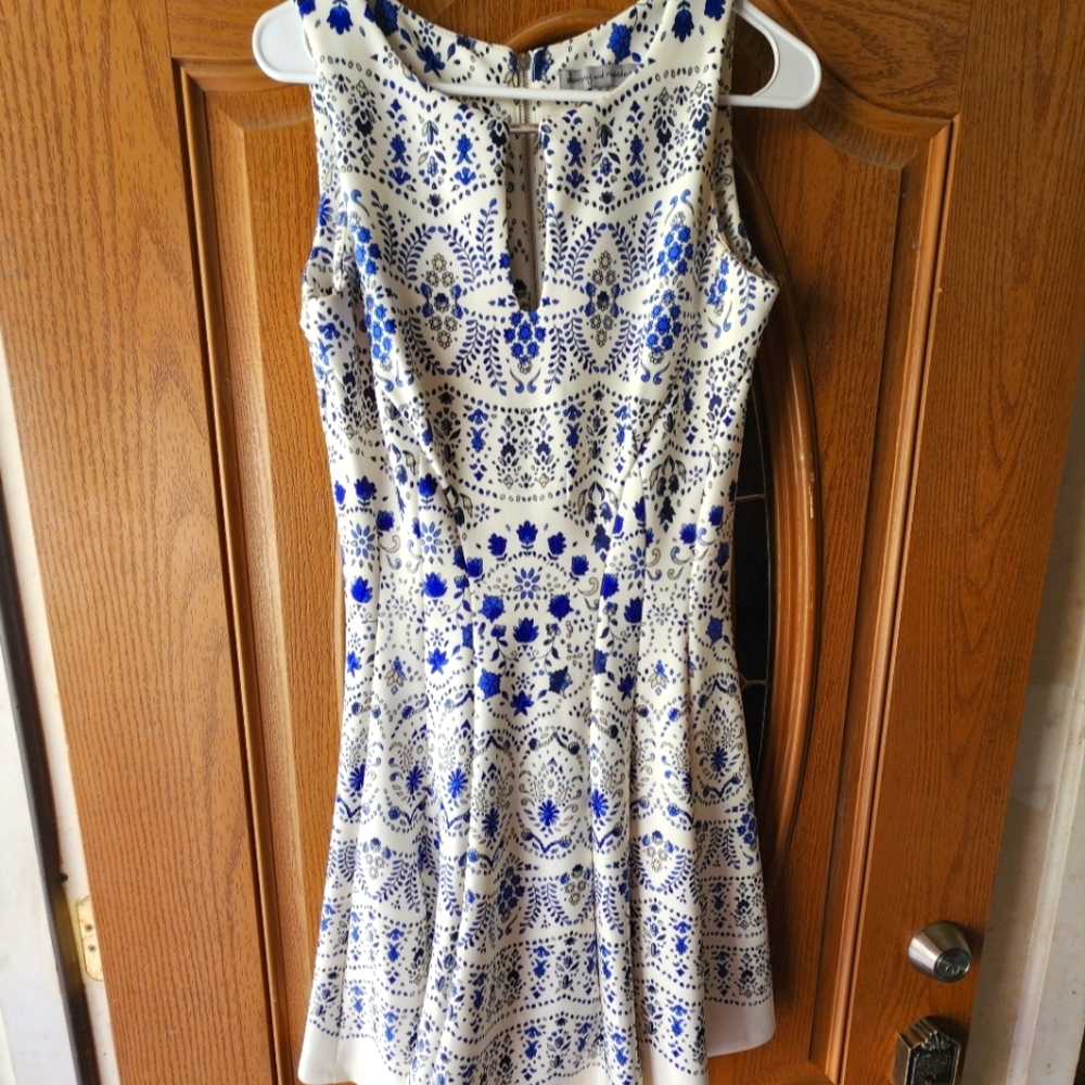 Danny and Nicole Women's fit and flare dress white floral zip sleeveless